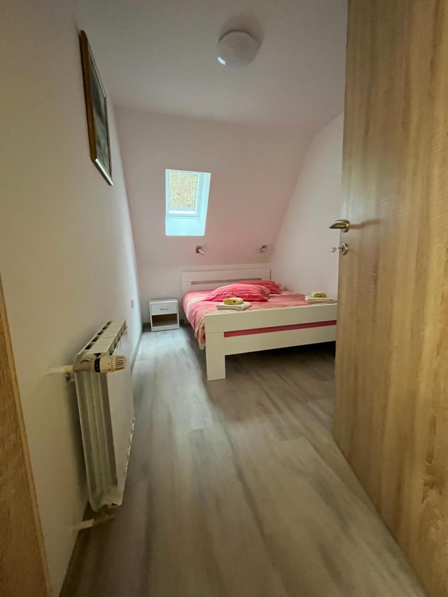 Apartmaji In Sobe Cuder Soca Ruang foto